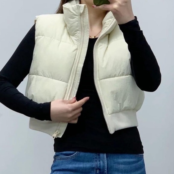 Women’s Warm Cropped Puffer Vest - Picture 4 of 5